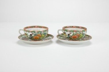A Pair Of Chinese Guangcai Glazed &lsquo;Figures And Flowers&rsquo; Cup And Cup holder (4Pcs).