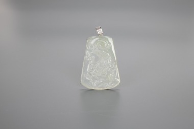 A Semi-Translucen Jadeite Carved &lsquo;Dragon&rsquo; Mounted With 18k Gold Pendant.