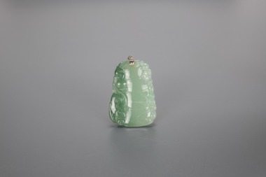 A Semi-Translucen Jadeite Carved &lsquo;Bamboo&rsquo; Mounted With 18k Gold Pendant.