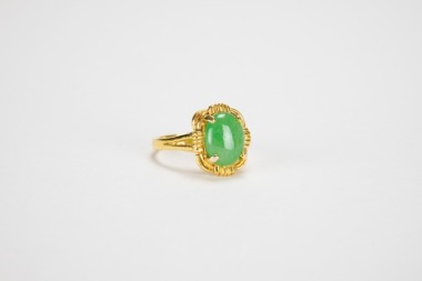 A 14k Gold Translucent Jadeite Ring