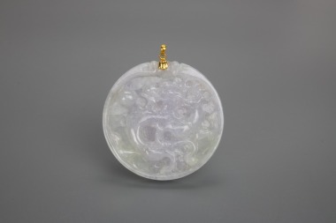 A Semi-Translucen Lavender Jadeite Carved &lsquo;Dragon&rsquo; Mounted With 18k Gold Pendant.