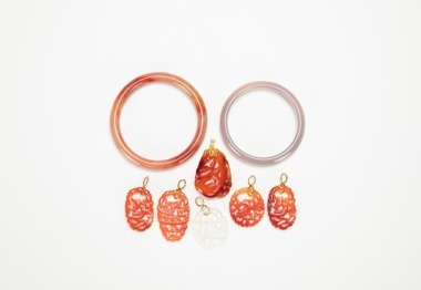 A Five Agate Pendants And Two Agate Bangles(7 Pcs)