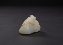A Russet White Jade Carved &lsquo;Treasure Bag And Bat&rsquo; Pendant - 2