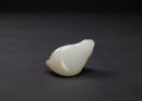 A Russet White Jade Carved &lsquo;Treasure Bag And Bat&rsquo; Pendant - 5
