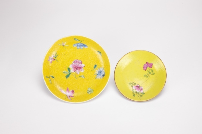 A Yellow Ground Famille - Glazed &lsquo;Flowers&rsquo; Plates