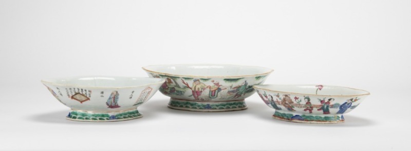 A Group Of Three Famille - Glaze Friut Basins