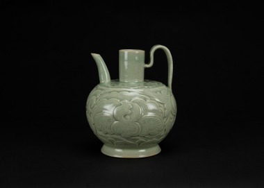 Five Dynasty - A Yaozho Green Glazed Carved &lsquo;Flowers&rsquo; Pot