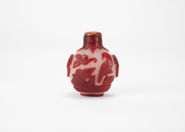 A White Ground Red Overlay Glass Snuff Bottle