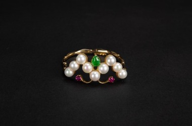 A Pearl And Natural Jadeite And Rubies Gold Barcelet.