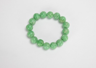 A Sixteen Apple Green Jadeite Beads Bracelet