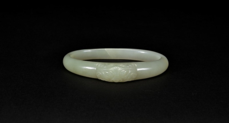 A White Jade Carved &lsquo;Beast&rsquo;